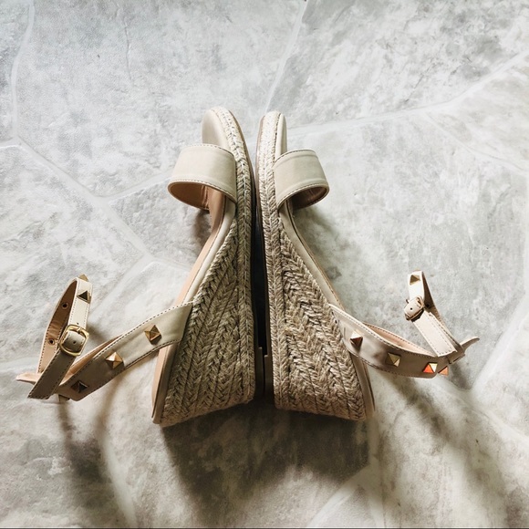 NWT tan espadrille wedges - Picture 3 of 8